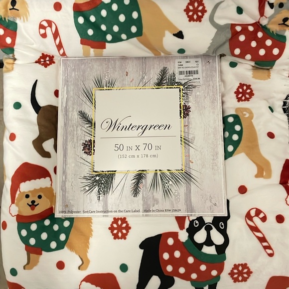 •NWT• WINTERGREEN // Dog-Themed holiday pattern sherpa blanket/throw // fleece - Picture 1 of 10